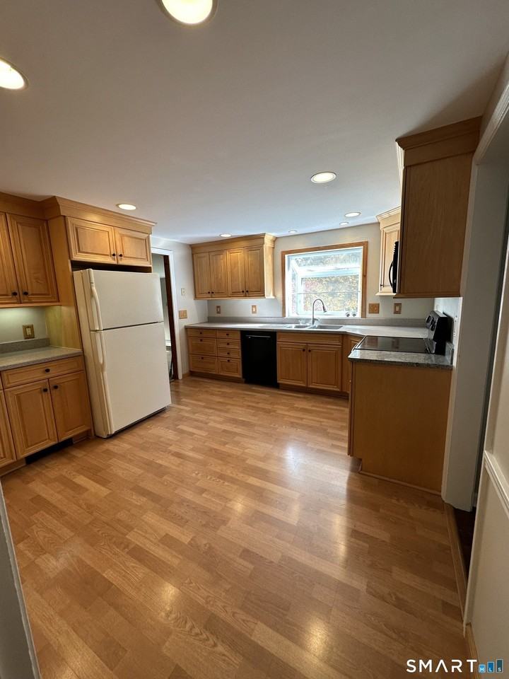 26 S Glenwoods Rd - Photo 3 of 12