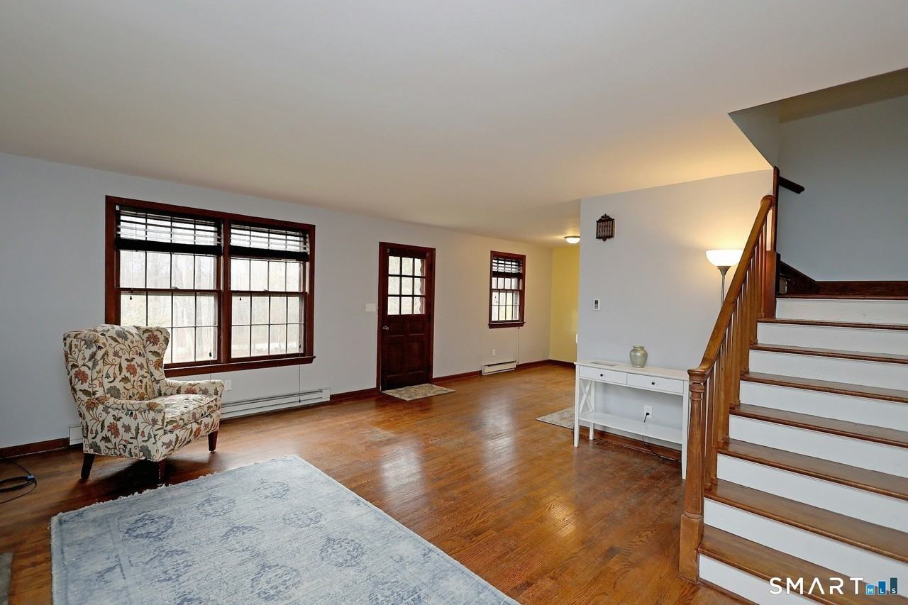 380 Newtown Tpke - Photo 4 of 18