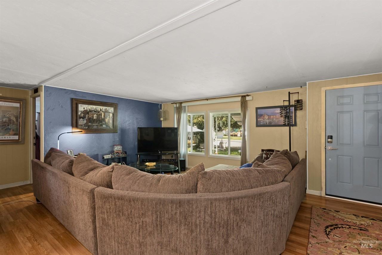 1200 Artesian Rd - Photo 6 of 25