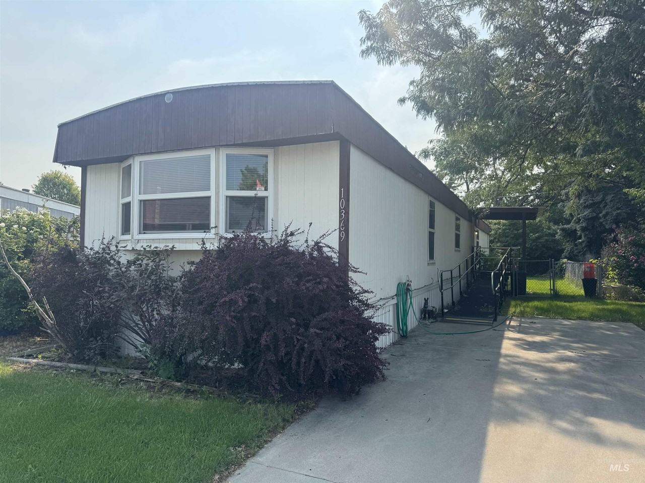 10369 W Florence Ln - Photo 2 of 7