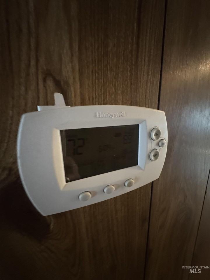 10369 W Florence Ln - Photo 4 of 7