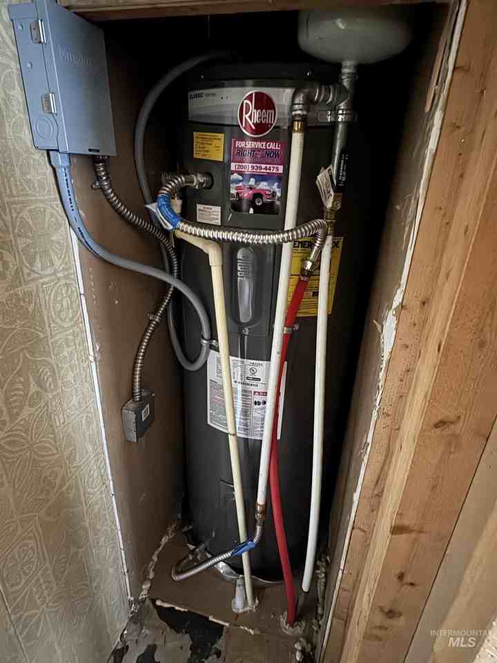 10369 W Florence Ln - Photo 6 of 7