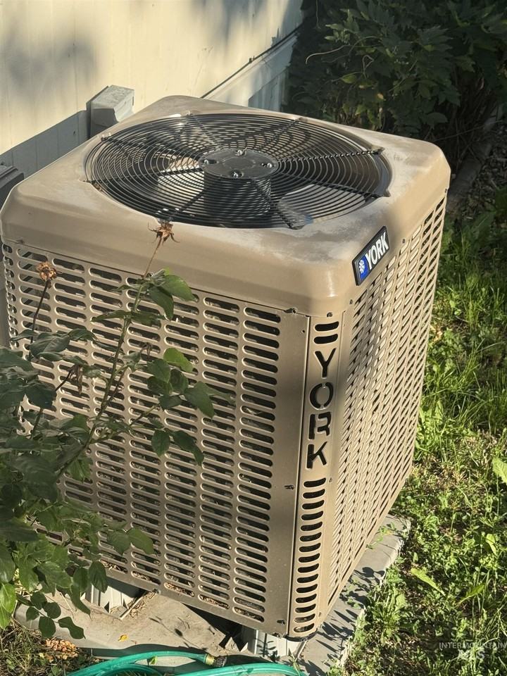 10369 W Florence Ln - Photo 7 of 7