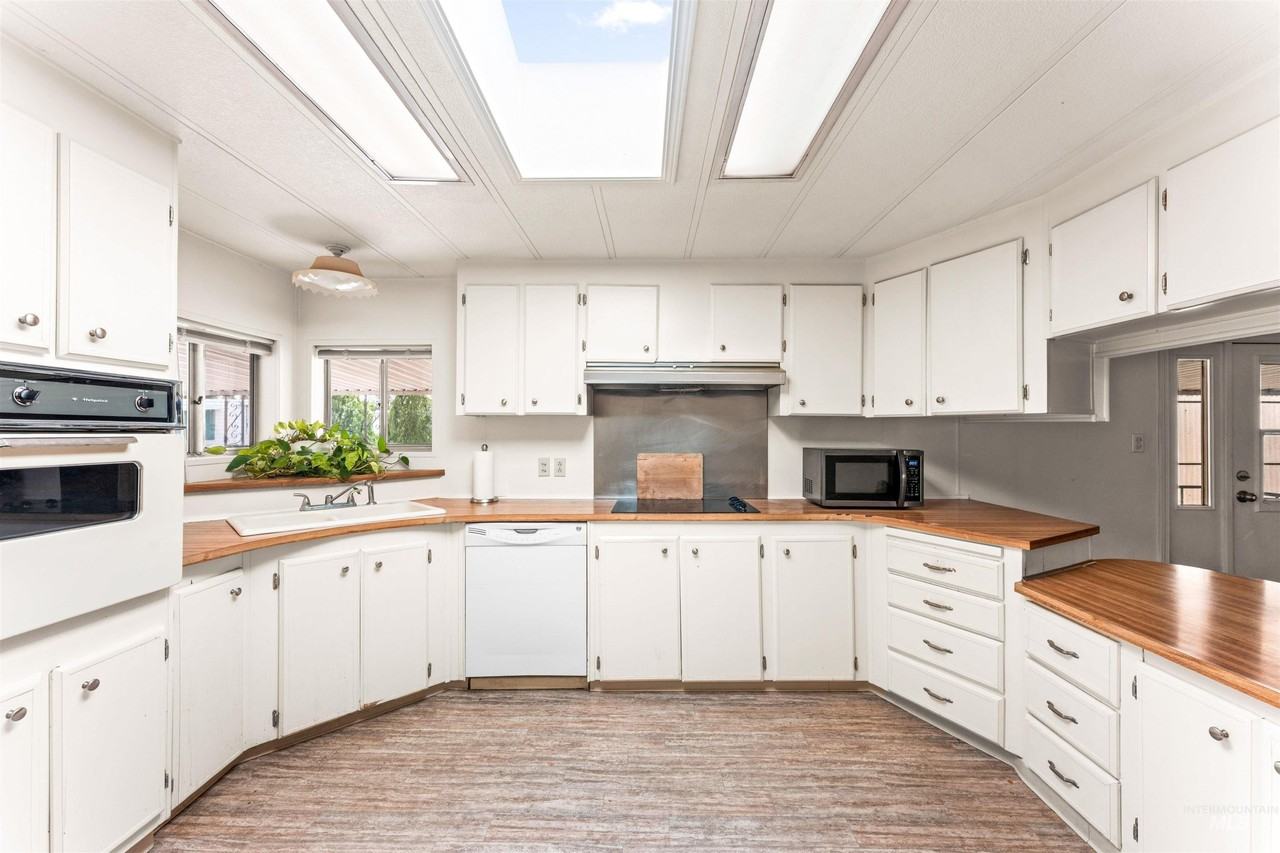 2711 N Pilgrim Ln - Photo 5 of 23