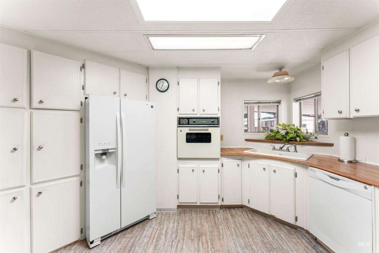 2711 N Pilgrim Ln - Photo 6 of 23