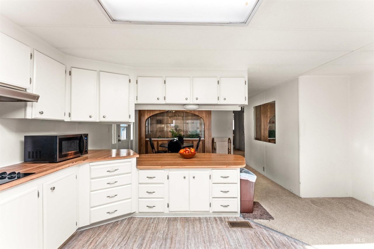 2711 N Pilgrim Ln - Photo 7 of 23