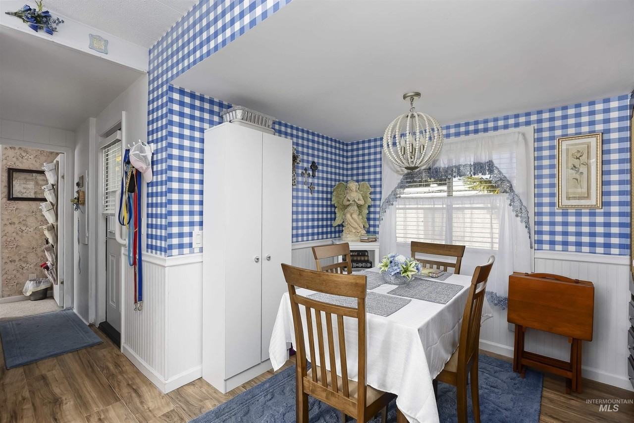 842 W Midway St - Photo 6 of 19