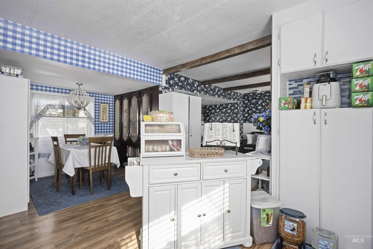 842 W Midway St - Photo 7 of 19