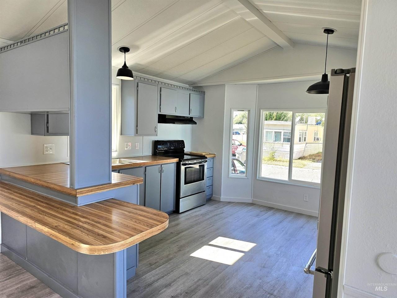 309 E 39th St Trlr 9 #9 - Photo 2 of 33