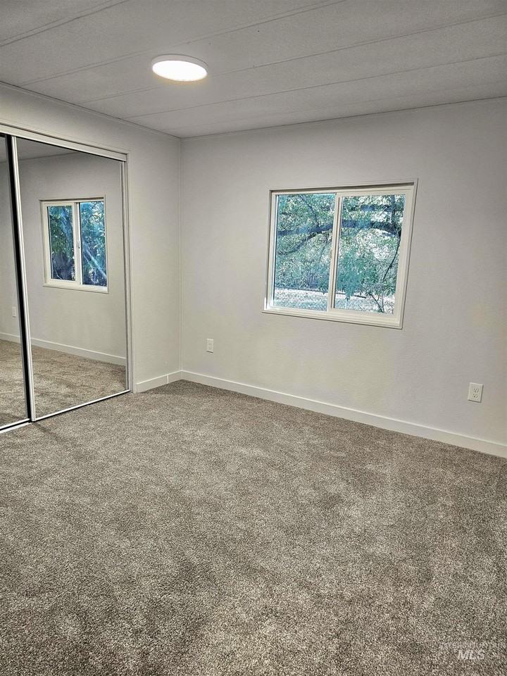 309 E 39th St Trlr 9 #9 - Photo 4 of 33