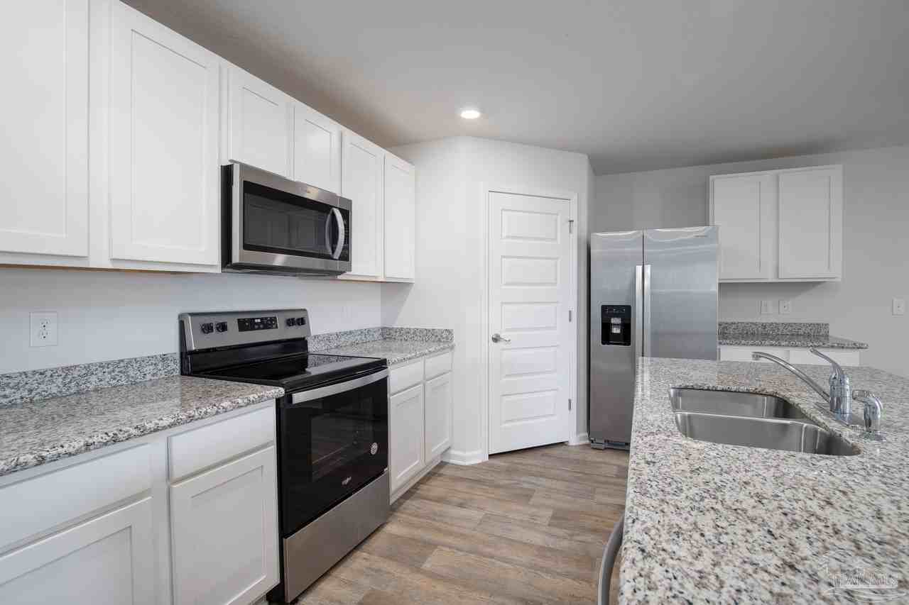 5540 Lancelot Trl - Photo 3 of 15