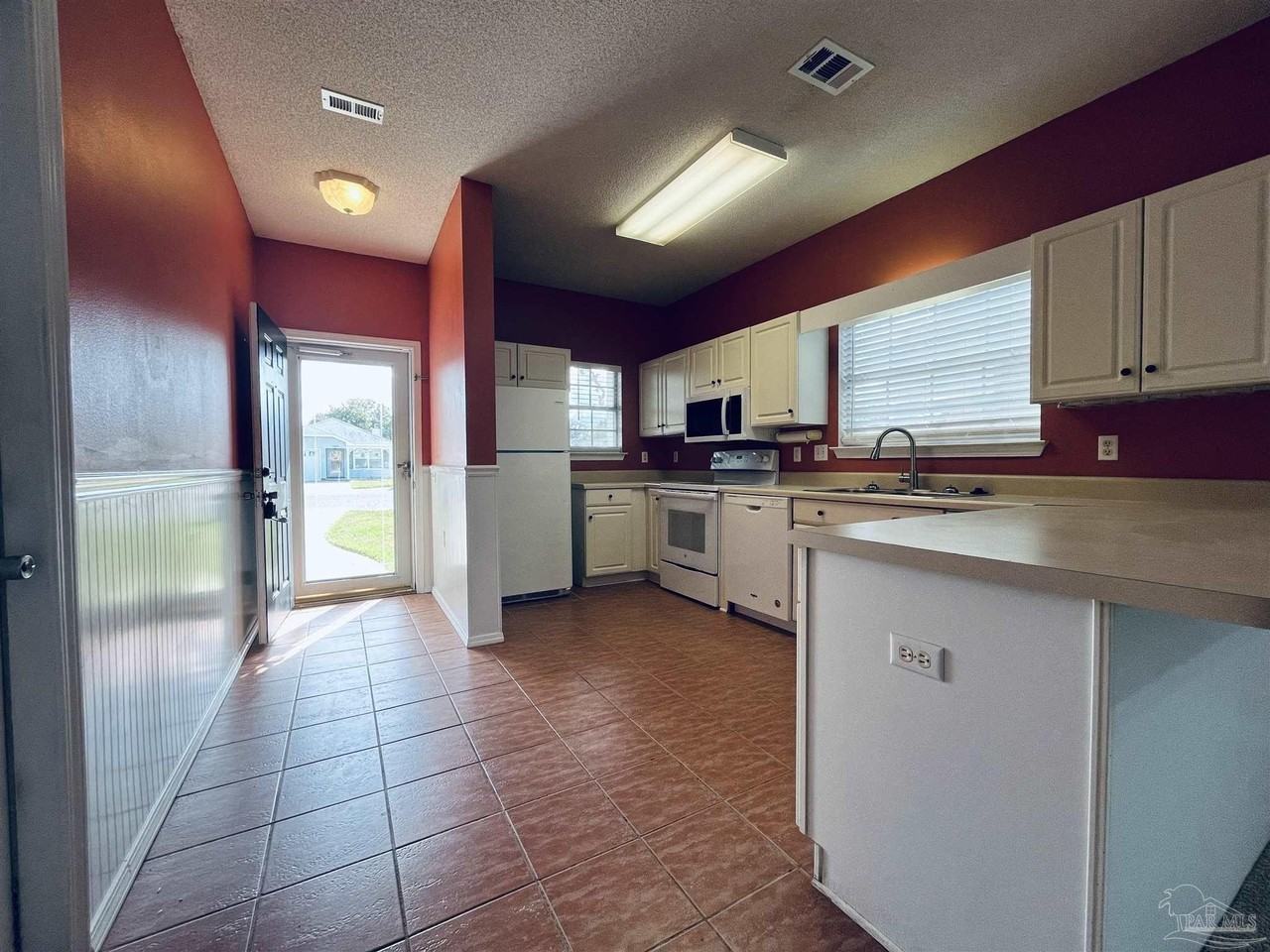 4006 Glenway Dr - Photo 4 of 21