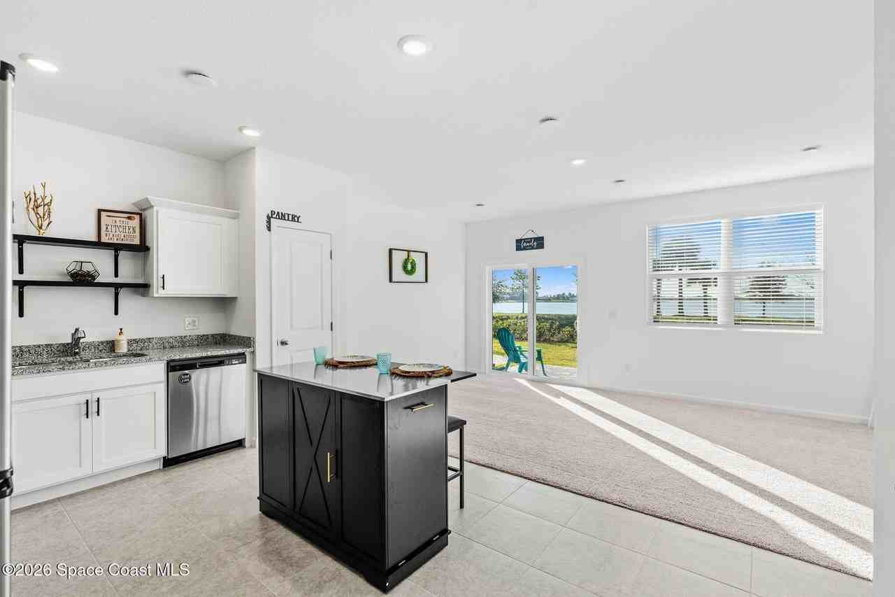 1199 Bluewater Ln - Photo 4 of 32