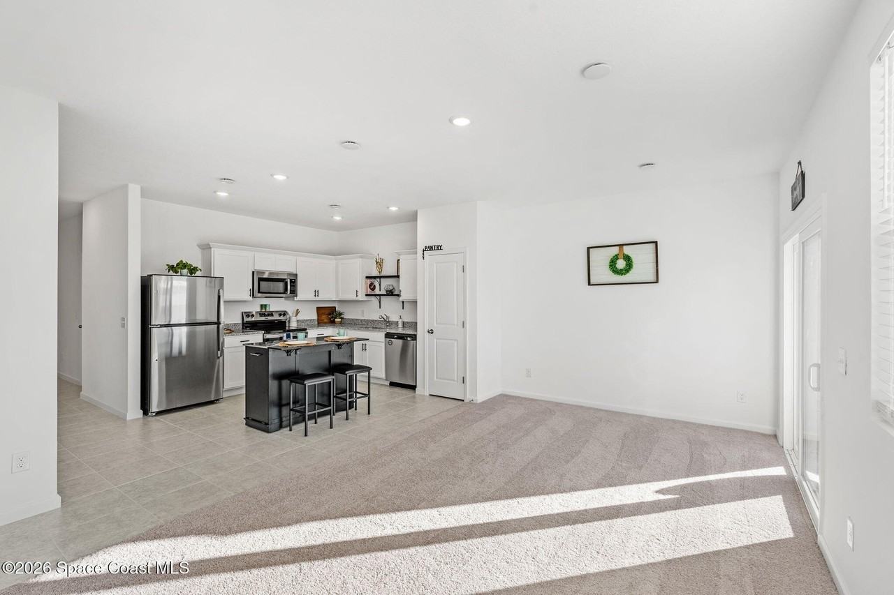 1199 Bluewater Ln - Photo 5 of 32