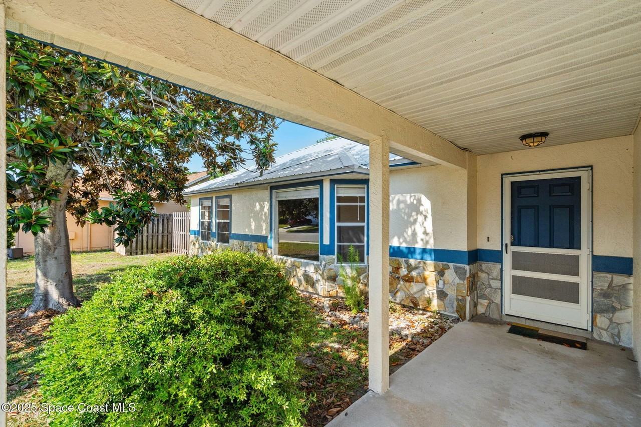 3390 Floral Palm Blvd - Photo 3 of 31