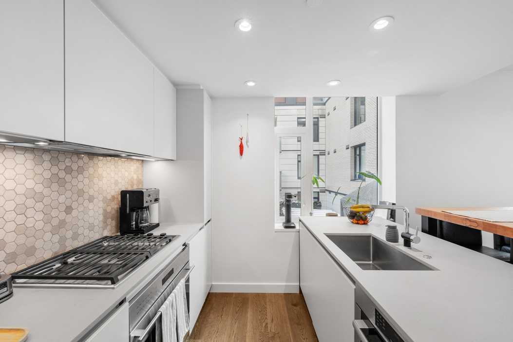 Davie St - Photo 4 of 8