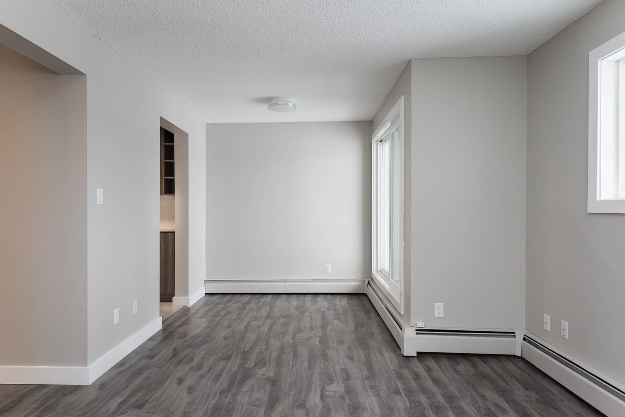 Ekota Manor - Photo 4 of 8