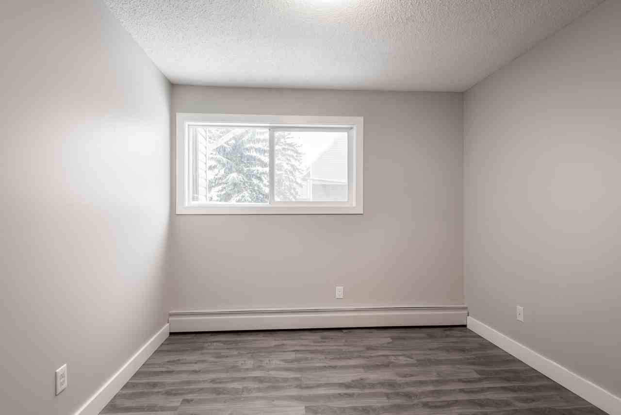 Ekota Manor - Photo 5 of 8