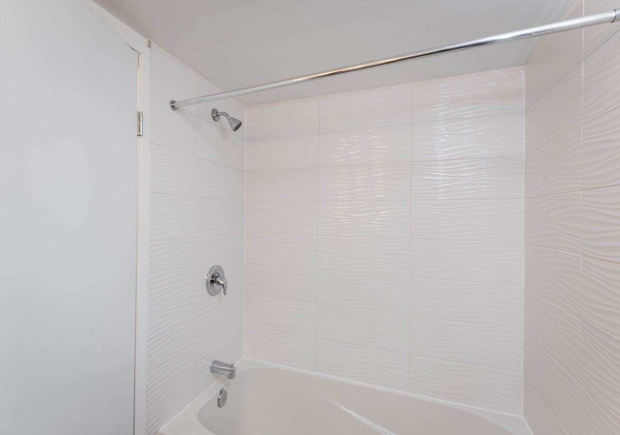 Ekota Manor - Photo 6 of 8