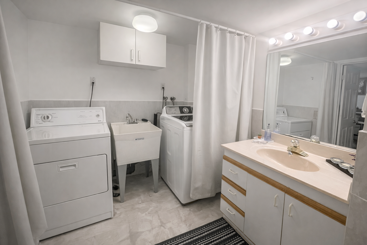 Queen Frederica Dr & Bloor St - Photo 6 of 7