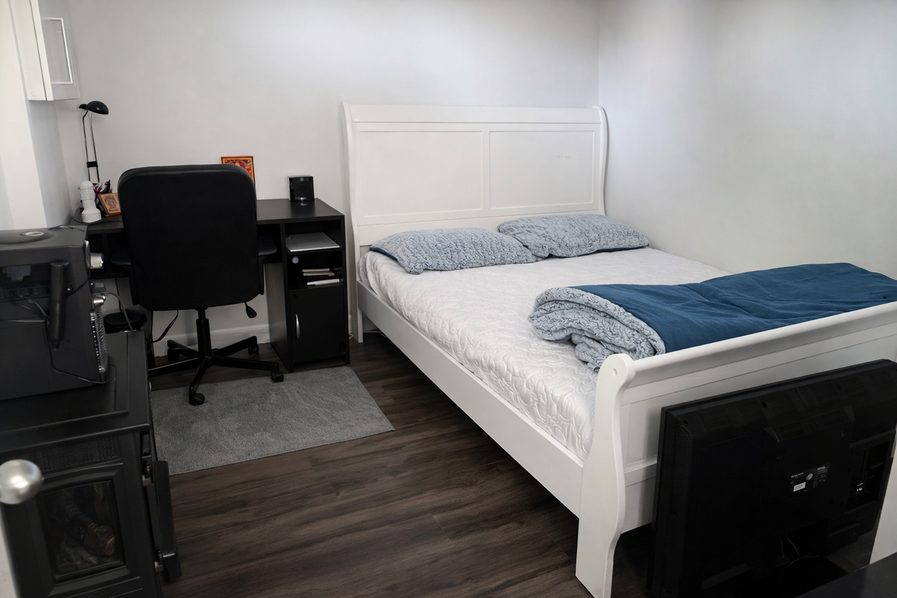 Queen Frederica Dr & Bloor St - Photo 3 of 7