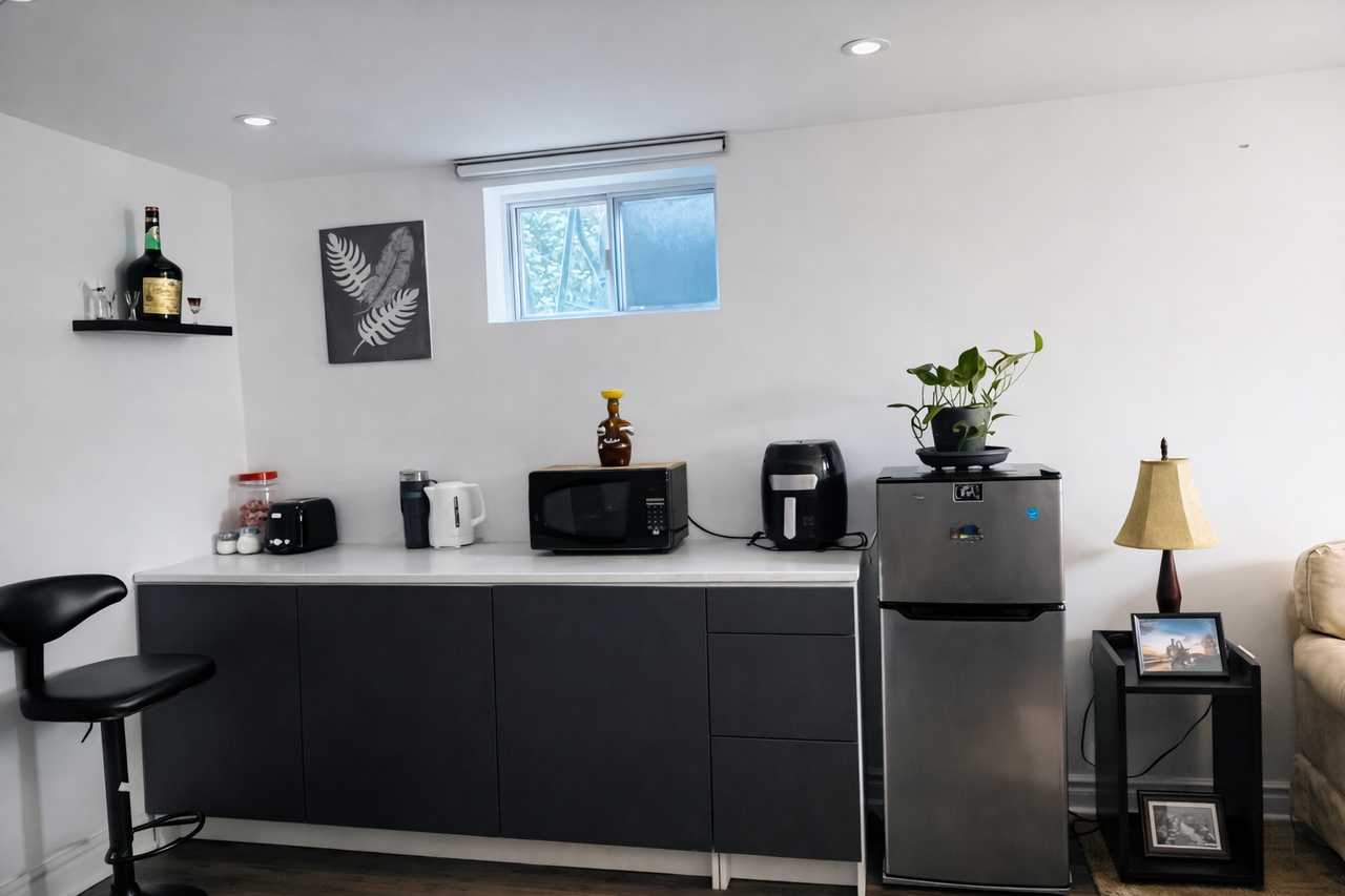 Queen Frederica Dr & Bloor St - Photo 4 of 7