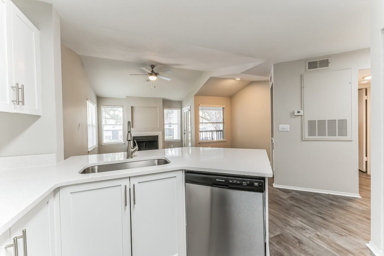 Marina Landing - Photo 3 of 16