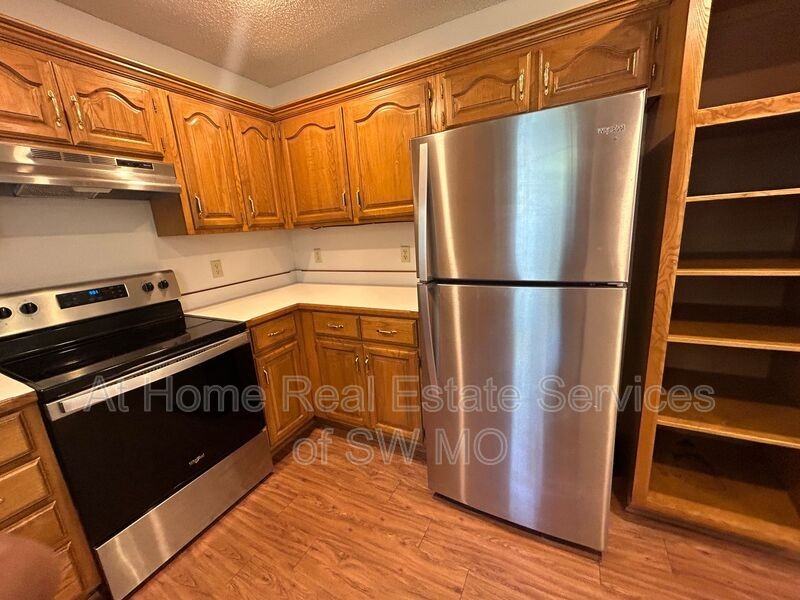 4146 S Parkcrest Ave - Photo 5 of 16