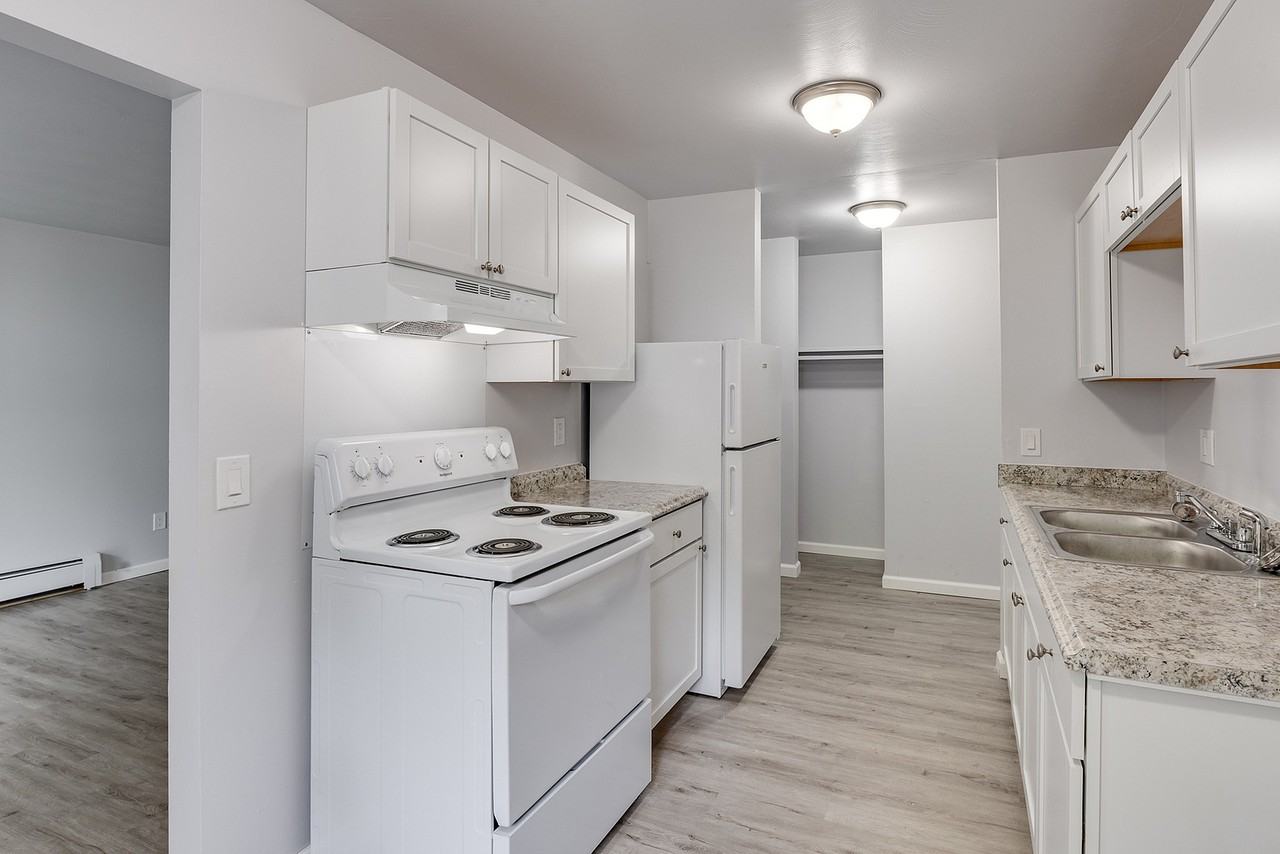 Fred & Louisa Flatz - Photo 2 of 17