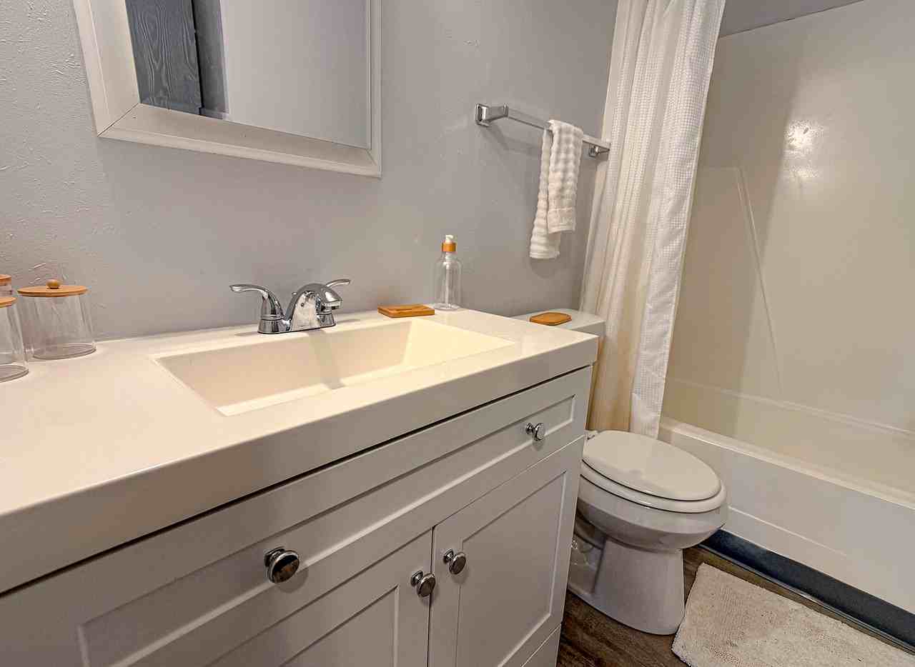 Clayborne Flatz - Photo 7 of 38