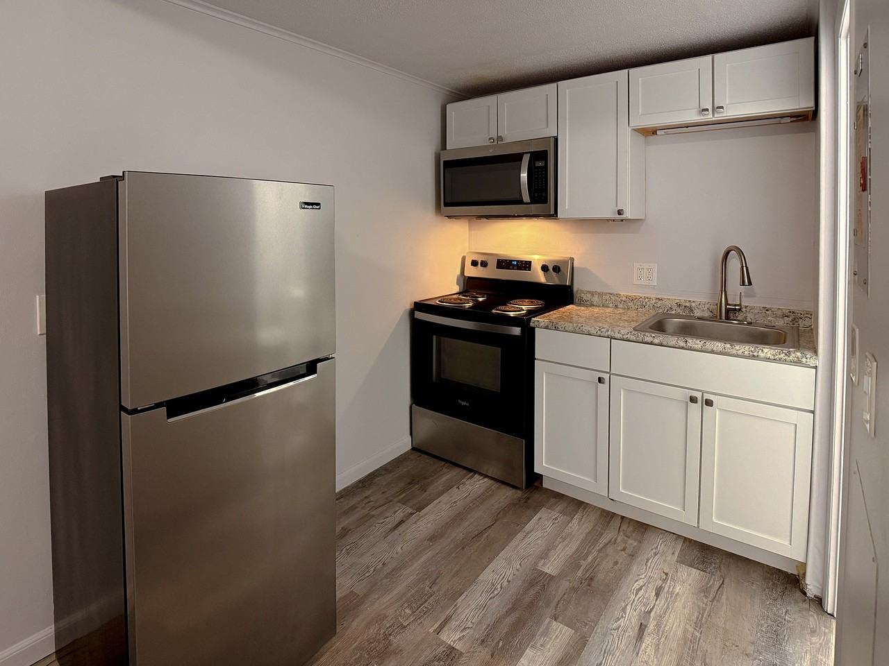 Clayborne Flatz - Photo 7 of 37