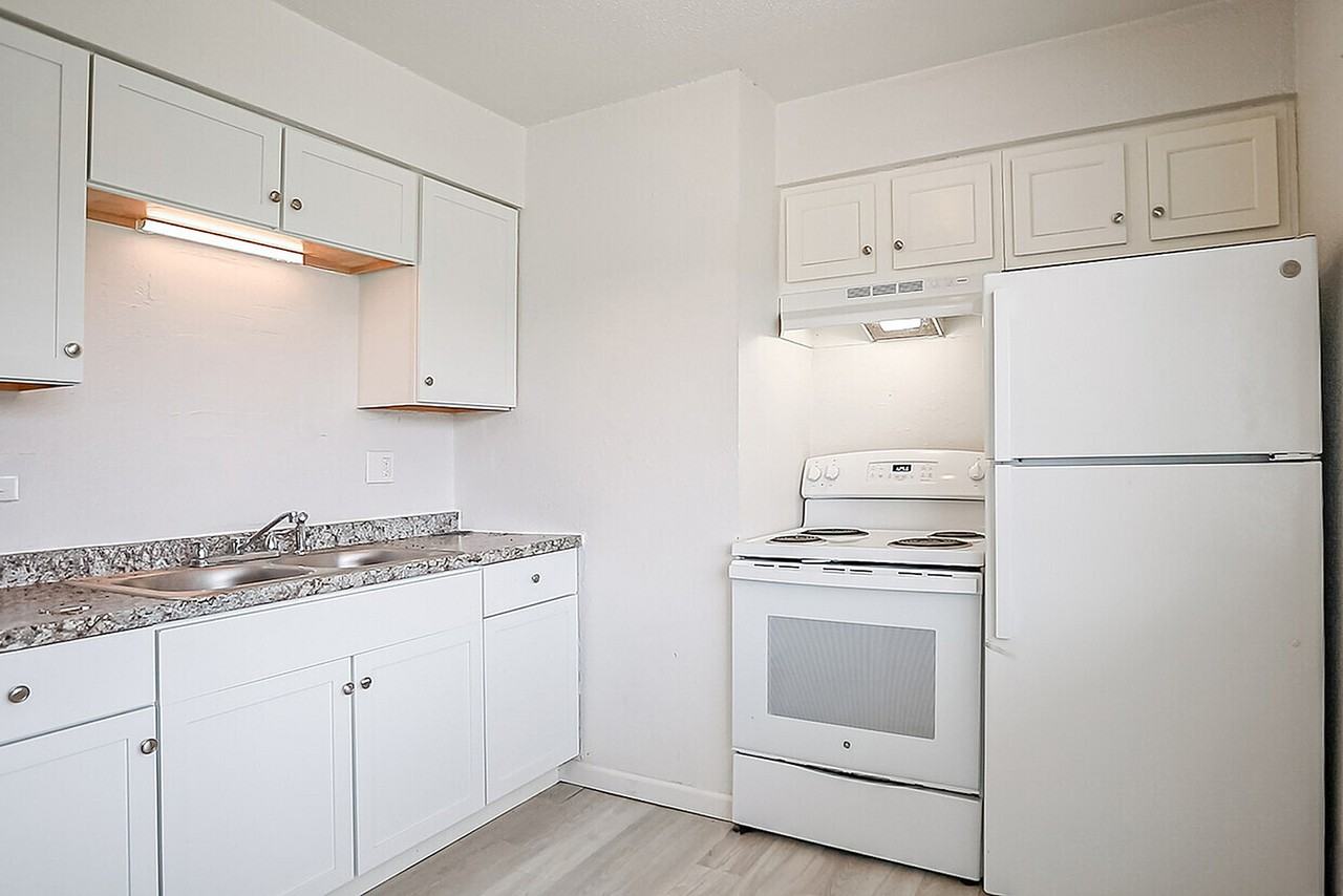 Holmes Flatz - Photo 2 of 18