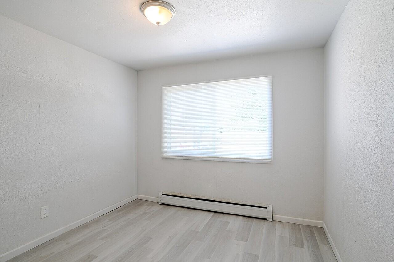 Holmes Flatz - Photo 3 of 18