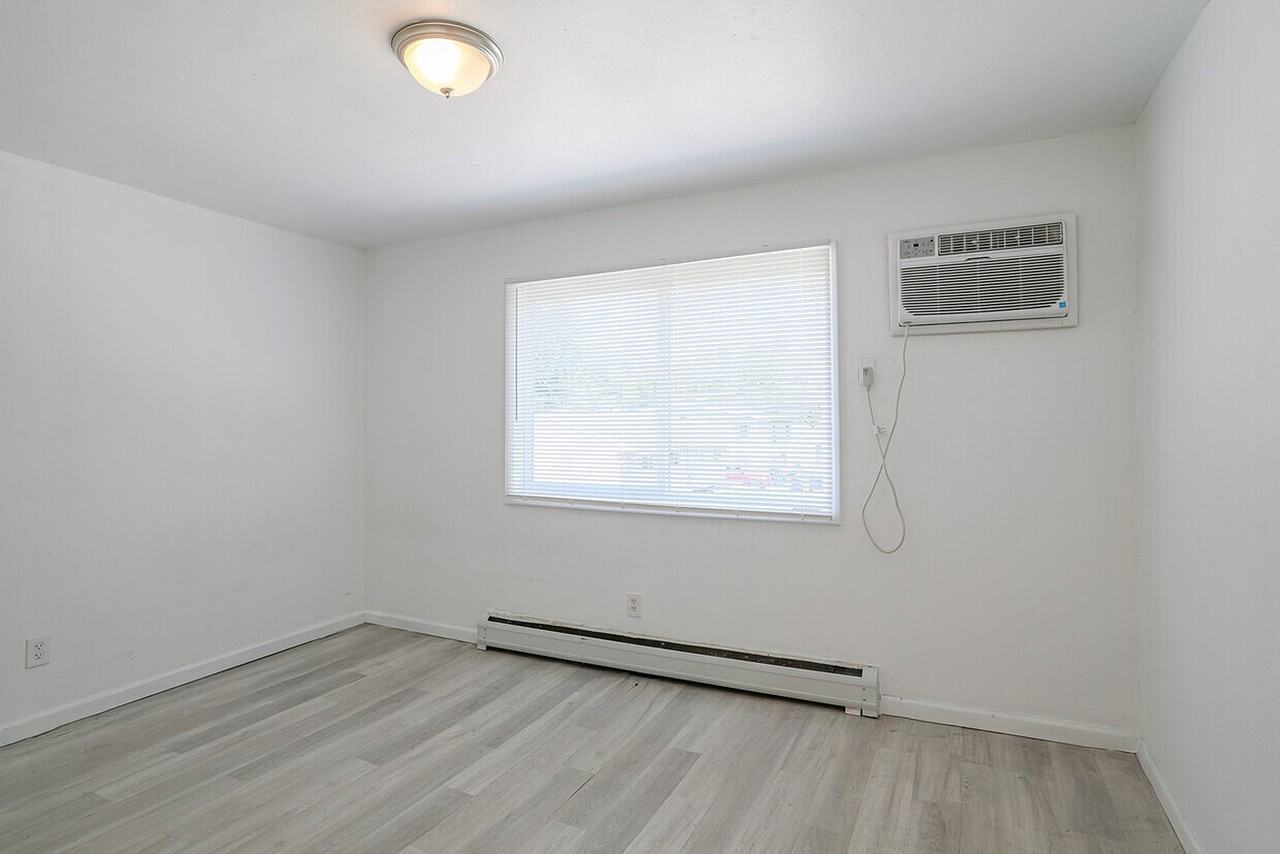 Holmes Flatz - Photo 5 of 18