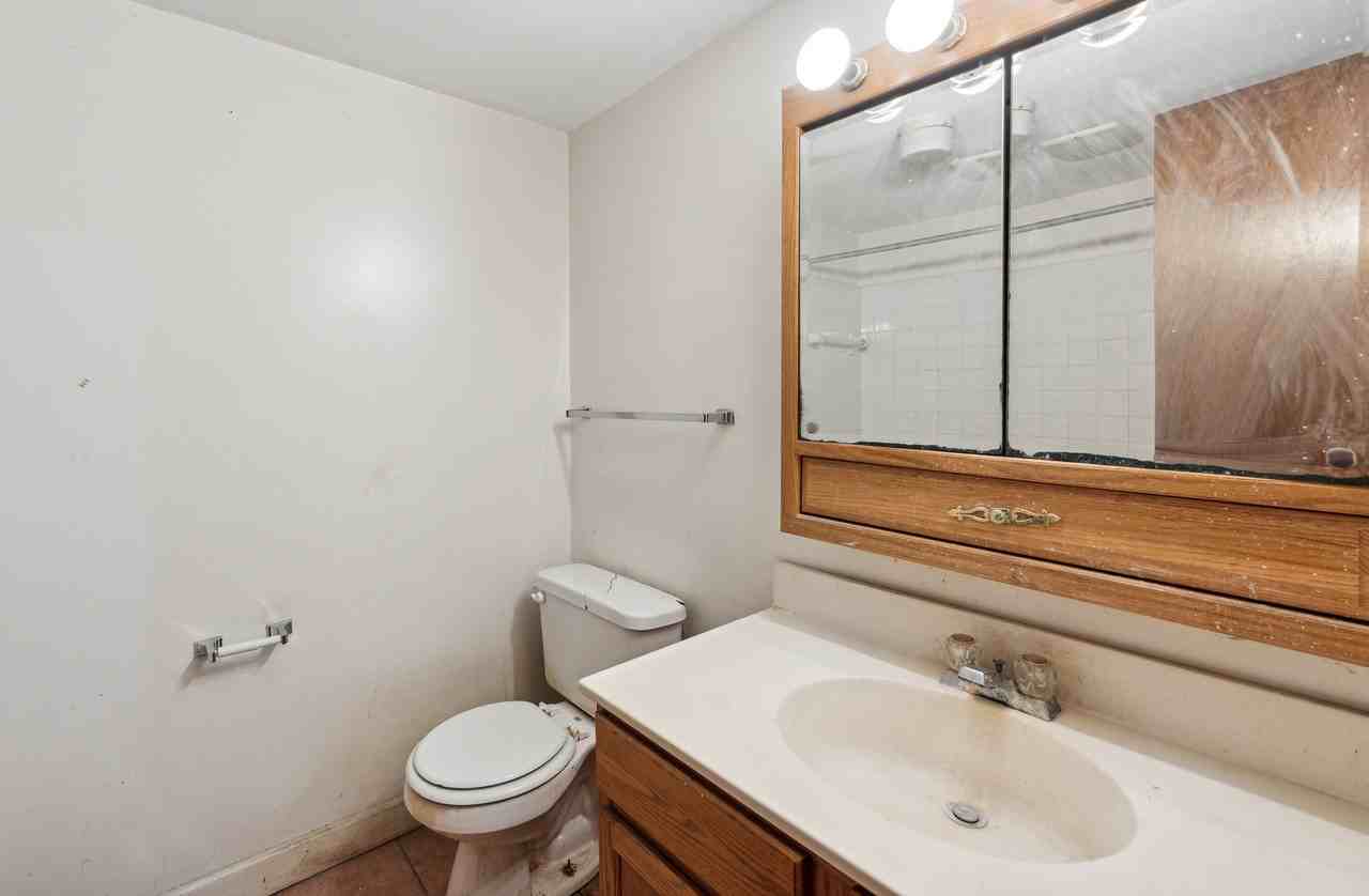 Hiland Flatz - Photo 3 of 9