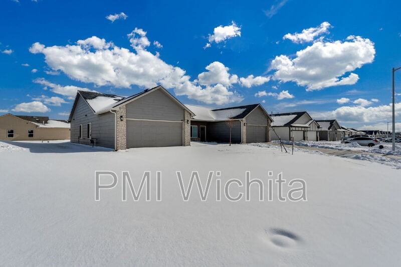 5244 N Cypress Cir - Photo 2 of 11