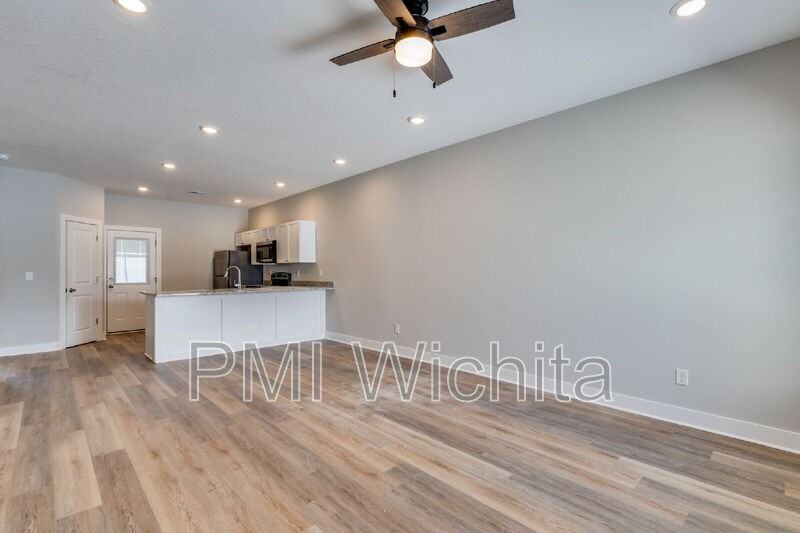 5244 N Cypress Cir - Photo 3 of 11