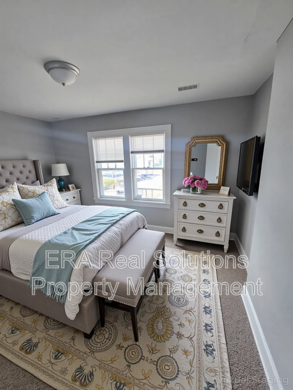 644 Racine Ave - Photo 3 of 18