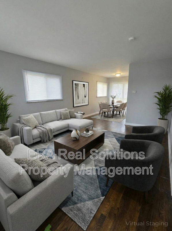 979 Racine Ave - Photo 2 of 19