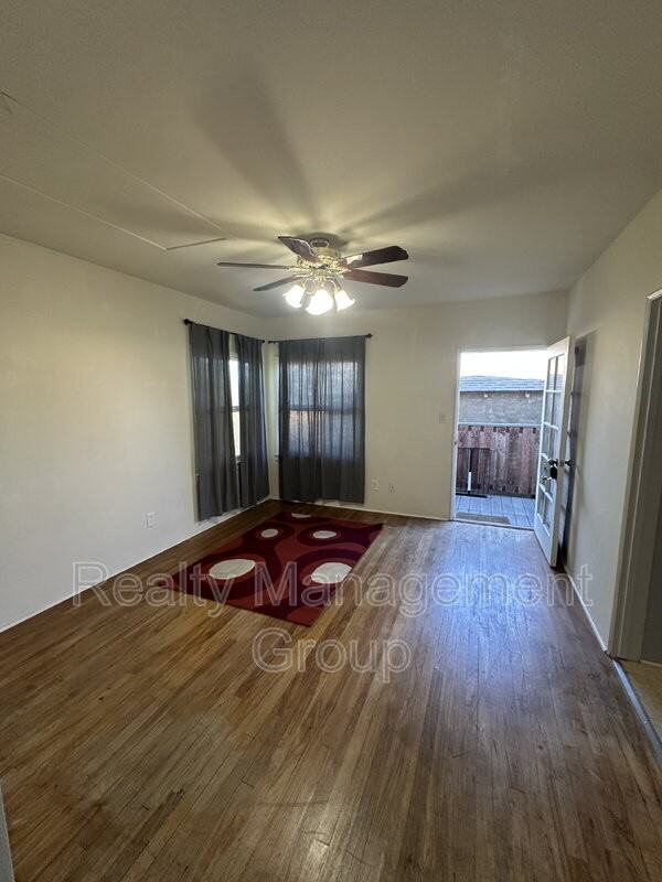 2338 Berry St #B - Photo 2 of 10