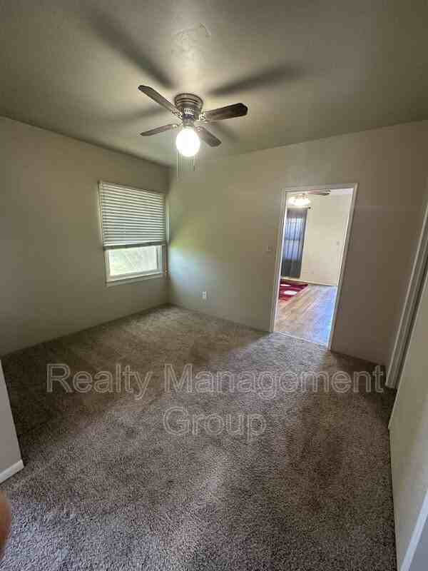 2338 Berry St #B - Photo 5 of 10