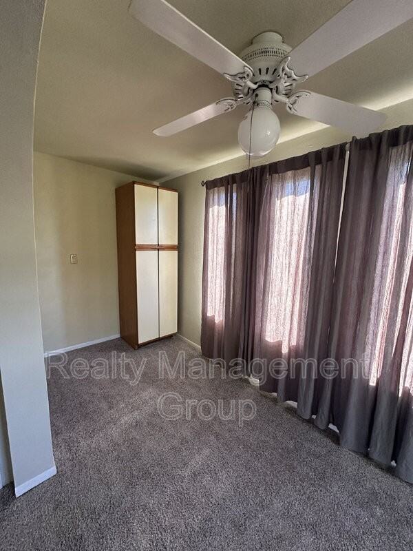 2338 Berry St #B - Photo 7 of 10