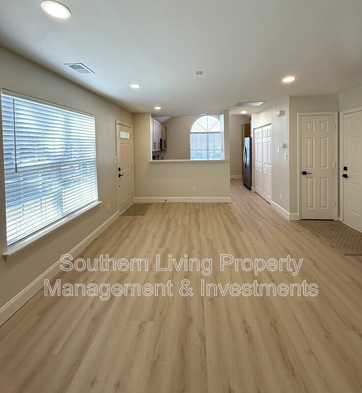 8811 Roseton Ln - Photo 5 of 31