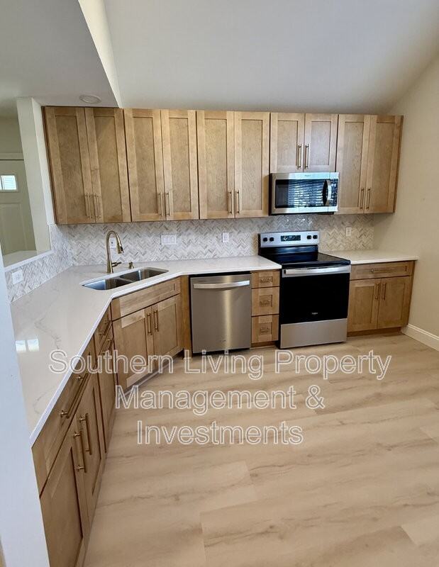 8811 Roseton Ln - Photo 7 of 31