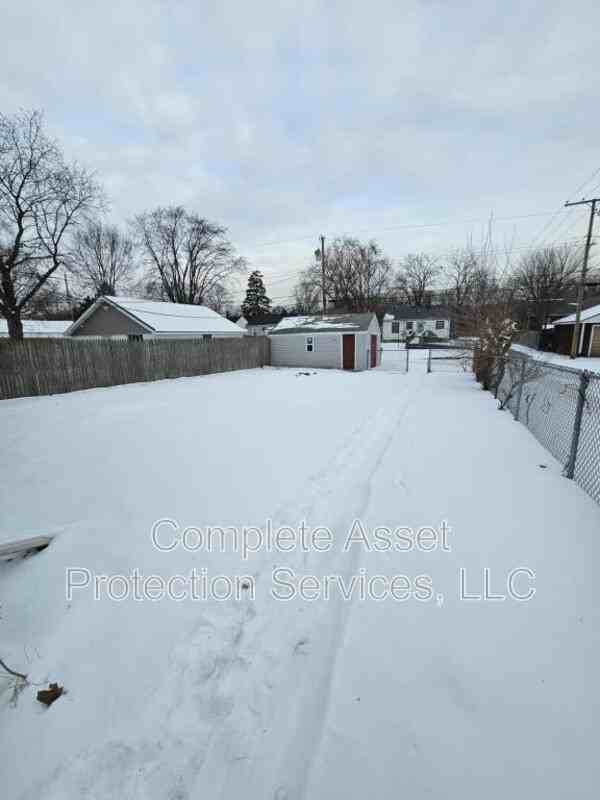 3145 Parkway North St - Photo 2 of 15