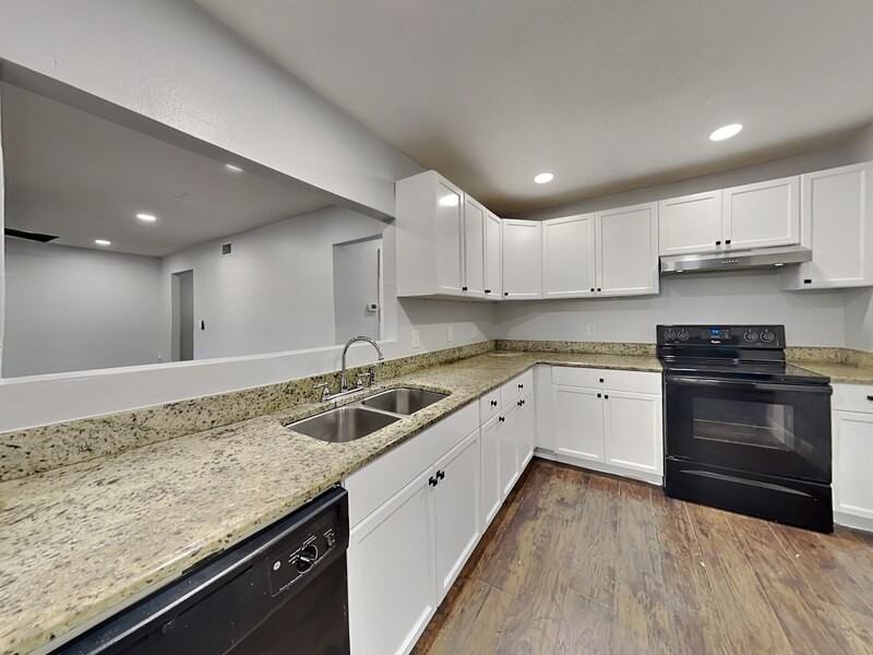 3979 Versailles Dr - Photo 3 of 25