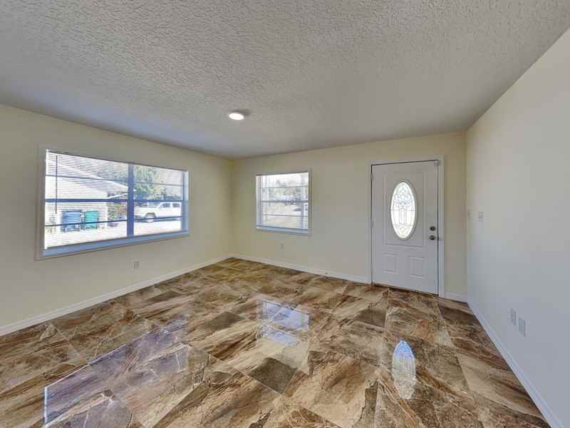 465 Oak Dr - Photo 7 of 22