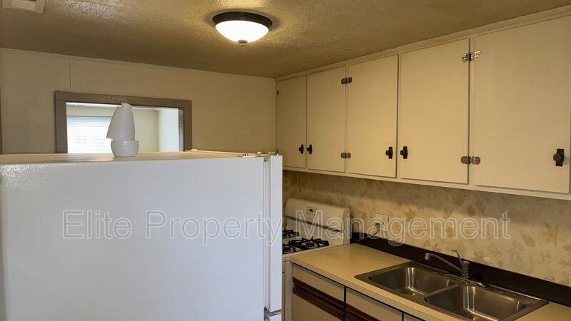 2727 Santa Fe Dr #2 - Photo 6 of 11