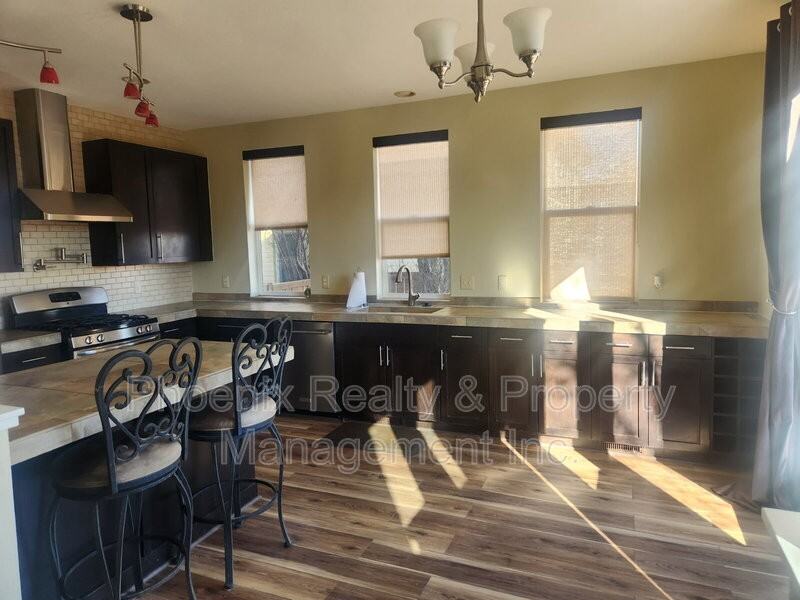 454 N Finch Ave #B - Photo 6 of 35