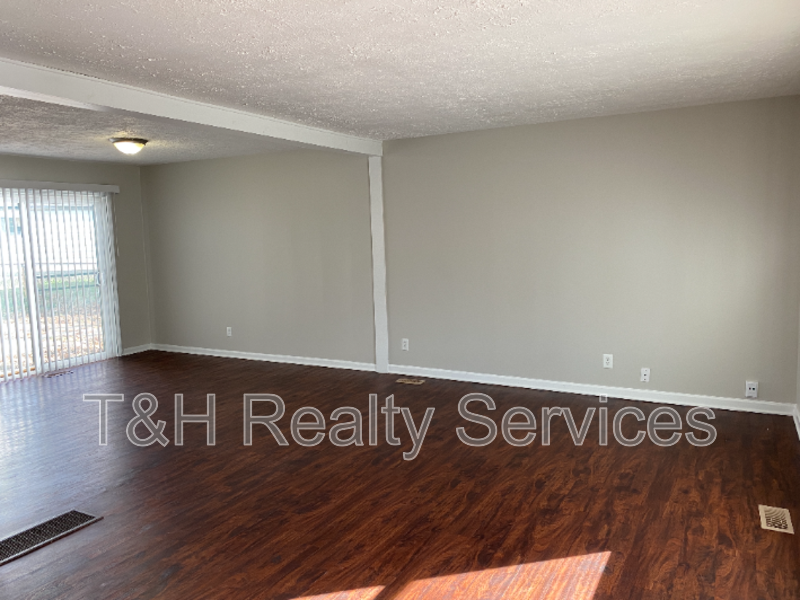 8124 Crousore Rd - Photo 3 of 20